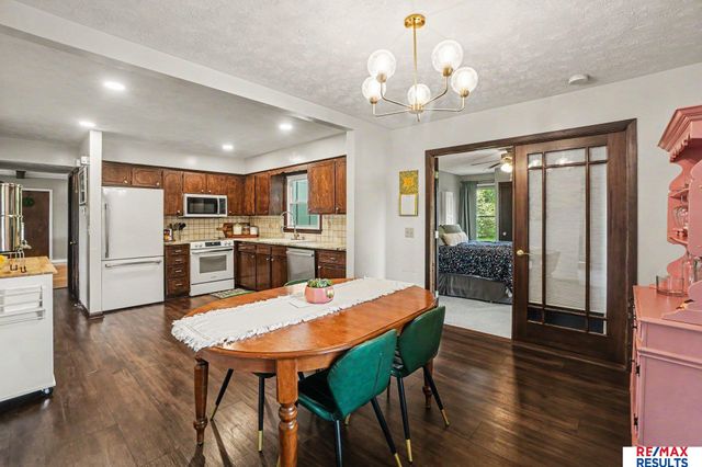 808 Hogan Drive, Papillion, NE 68046