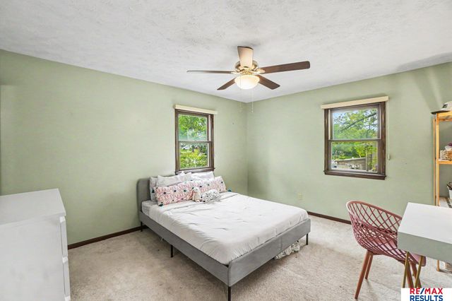808 Hogan Drive, Papillion, NE 68046