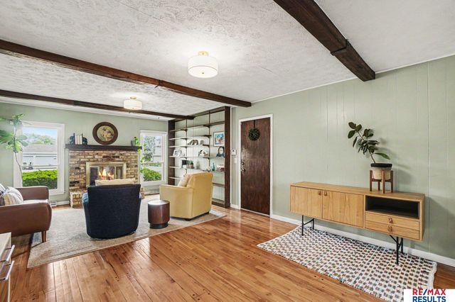 808 Hogan Drive, Papillion, NE 68046
