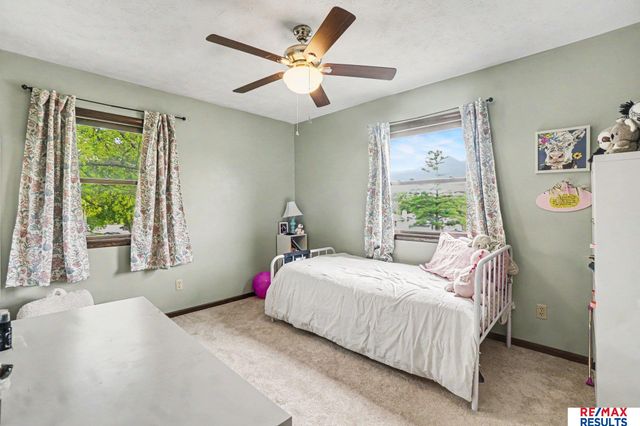 808 Hogan Drive, Papillion, NE 68046