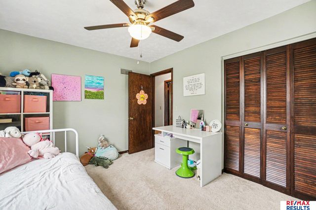 808 Hogan Drive, Papillion, NE 68046