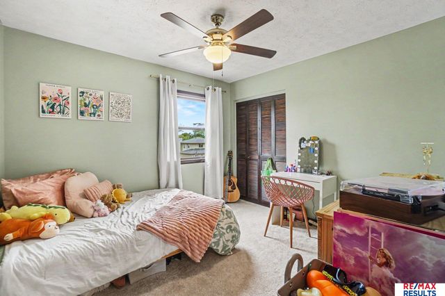 808 Hogan Drive, Papillion, NE 68046