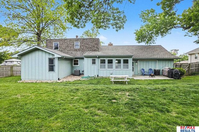 808 Hogan Drive, Papillion, NE 68046