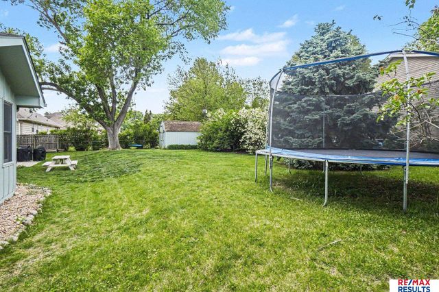 808 Hogan Drive, Papillion, NE 68046