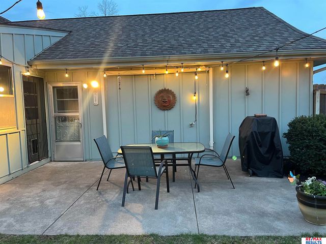 808 Hogan Drive, Papillion, NE 68046