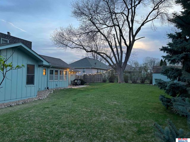 808 Hogan Drive, Papillion, NE 68046