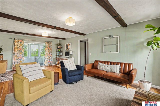 808 Hogan Drive, Papillion, NE 68046