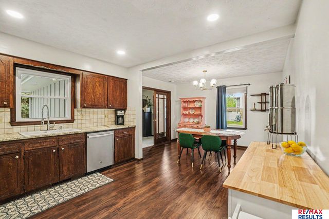 808 Hogan Drive, Papillion, NE 68046