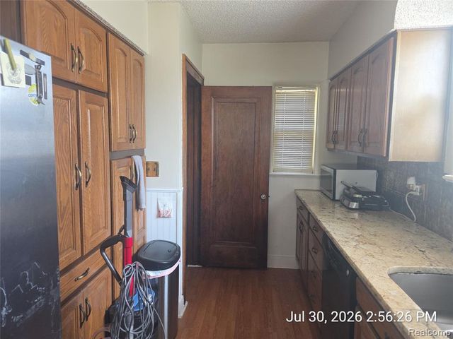 15940 Newburgh Road, Livonia, MI 48154