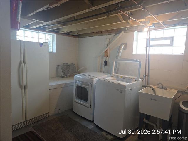 15940 Newburgh Road, Livonia, MI 48154