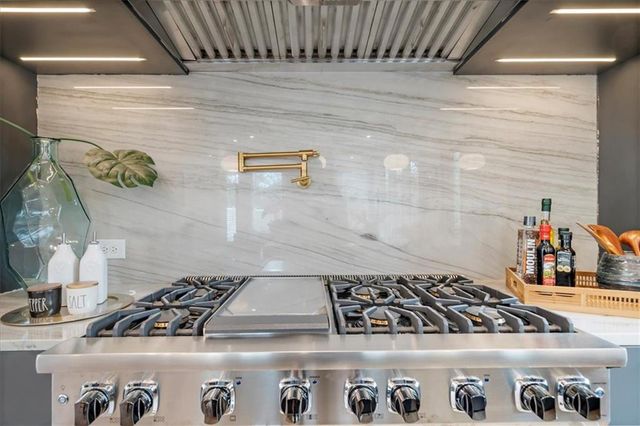 942 Peachtree Battle NW Circle, Atlanta, GA 30327