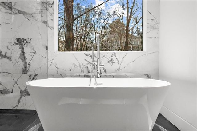 942 Peachtree Battle NW Circle, Atlanta, GA 30327