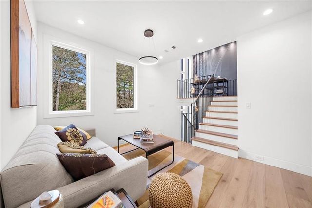 942 Peachtree Battle NW Circle, Atlanta, GA 30327