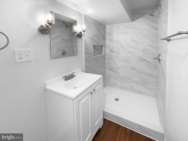 1 PEMBROOKE VIEW CT, Gaithersburg, MD 20877