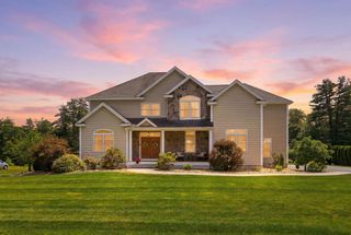 28 Lamplighter Lane, Salem, NH 03079