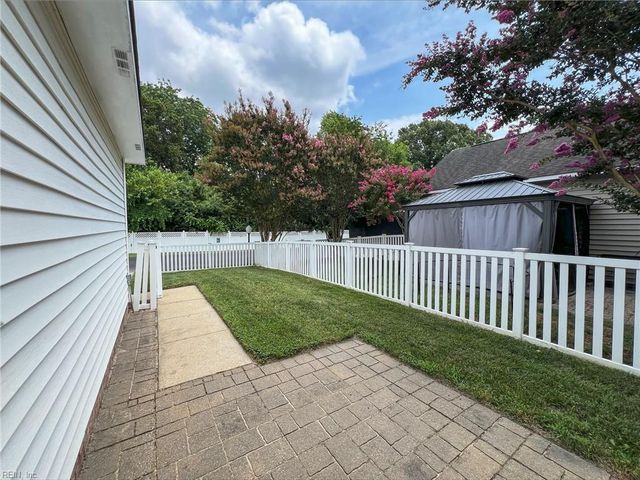 242 Bailey Park DR, Hampton, VA 23669