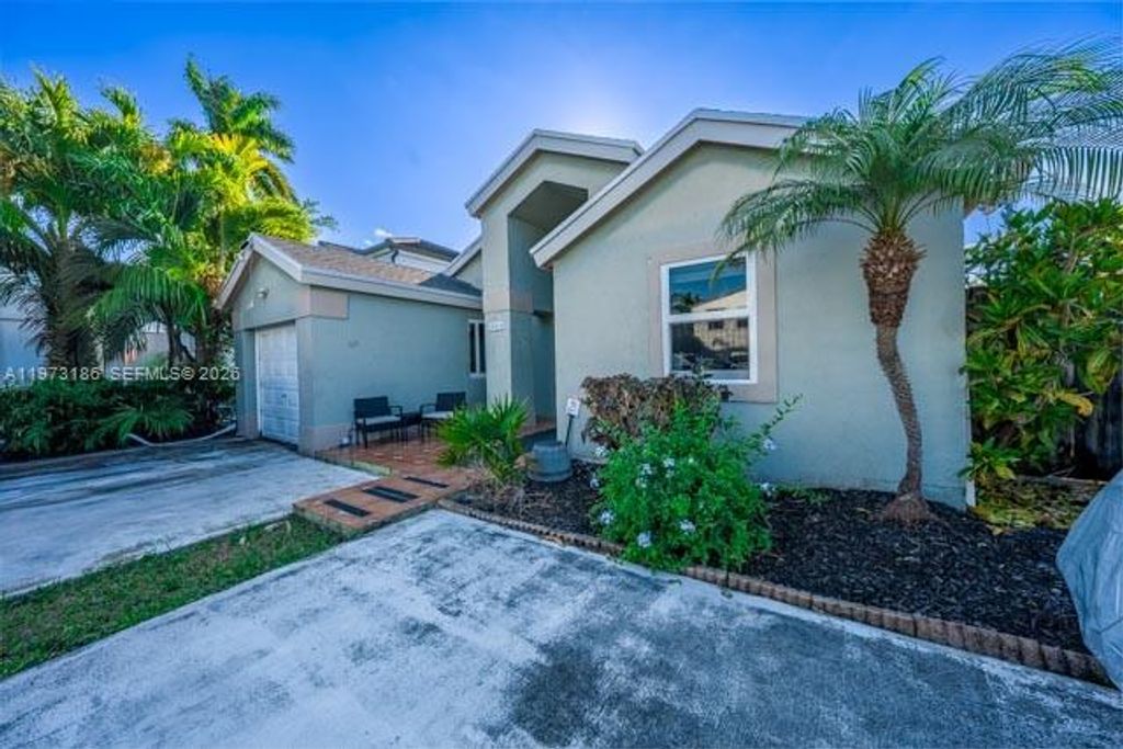 15568 SW 138th Pl, Miami, FL 33177