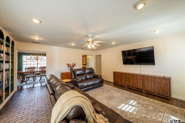 1921 Sterling Dr., Tyler, TX 75701