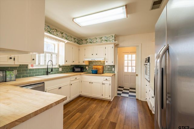 1921 Sterling Dr., Tyler, TX 75701