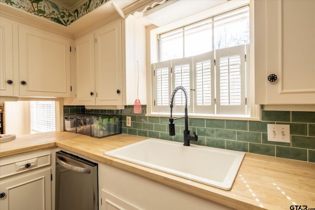 1921 Sterling Dr., Tyler, TX 75701