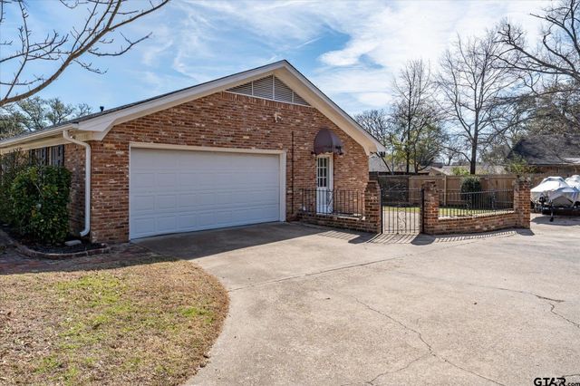 1921 Sterling Dr., Tyler, TX 75701