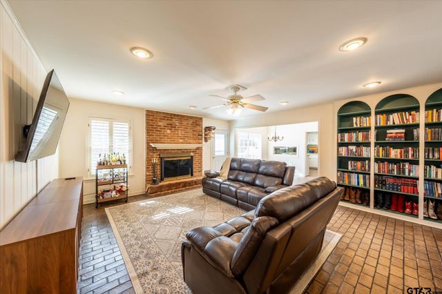 1921 Sterling Dr., Tyler, TX 75701