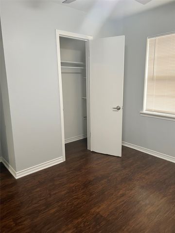 403 Perry Avenue, Waxahachie, TX 75165