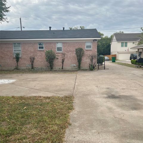 403 Perry Avenue, Waxahachie, TX 75165