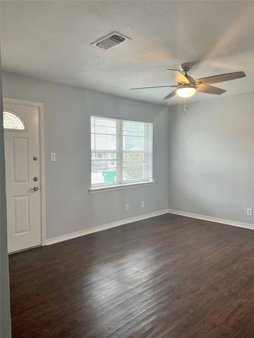 403 Perry Avenue, Waxahachie, TX 75165