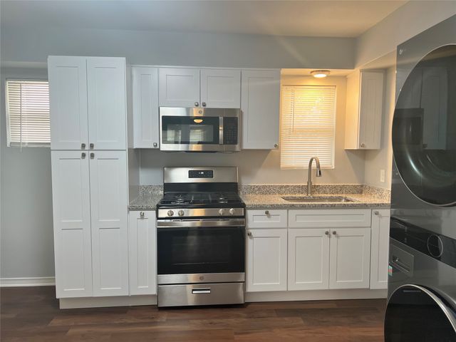 403 Perry Avenue, Waxahachie, TX 75165