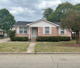 403 Perry Avenue, Waxahachie, TX 75165