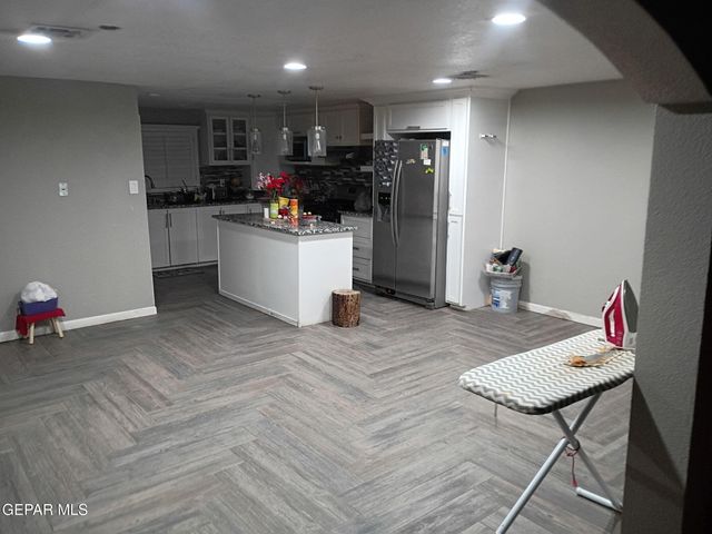 225 POLO INN Road, El Paso, TX 79915