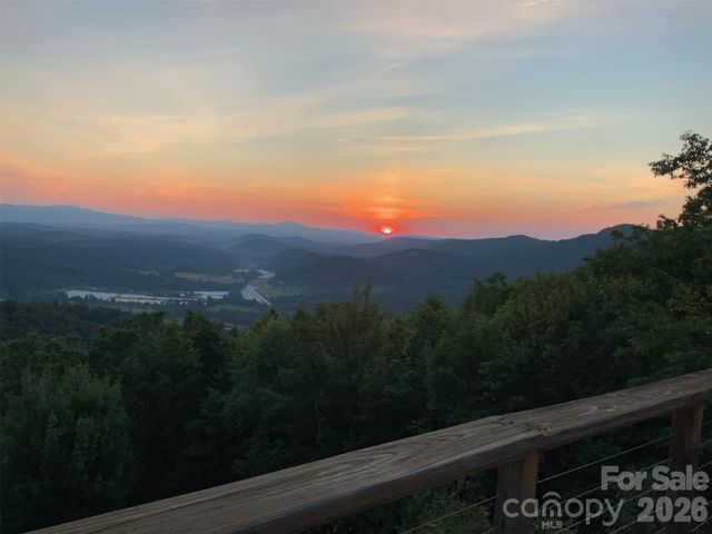 188 Holly Berry Lane, Hendersonville, NC 28739