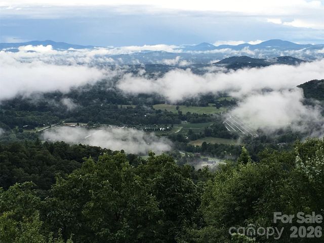 188 Holly Berry Lane, Hendersonville, NC 28739