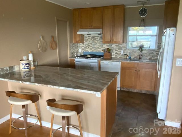188 Holly Berry Lane, Hendersonville, NC 28739