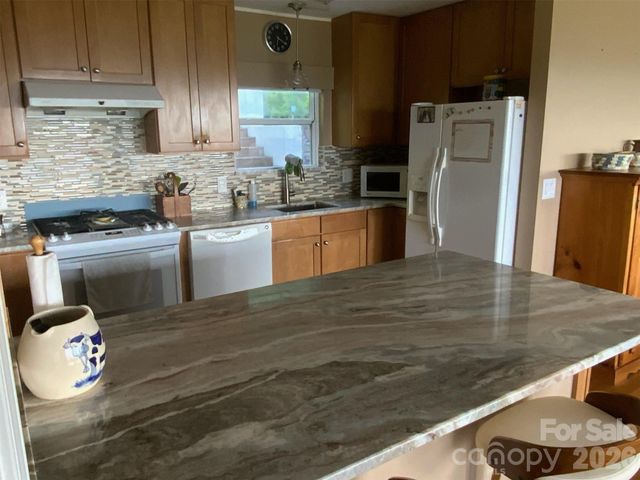 188 Holly Berry Lane, Hendersonville, NC 28739