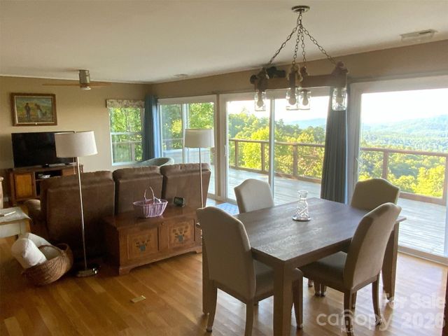 188 Holly Berry Lane, Hendersonville, NC 28739