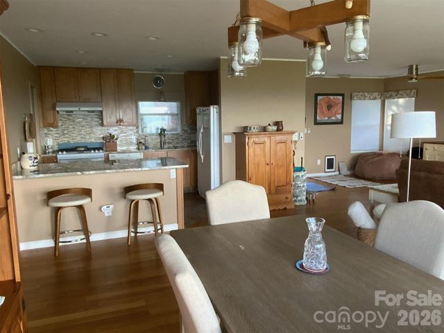 188 Holly Berry Lane, Hendersonville, NC 28739