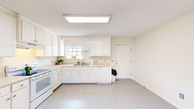 102 S Davis Street, Columbia, AL 36319