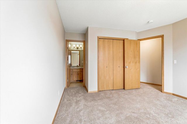 1136 Pioneer Trail SE, Cambridge, MN 55008