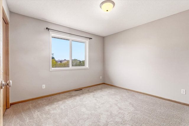 1136 Pioneer Trail SE, Cambridge, MN 55008