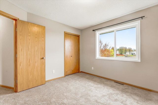 1136 Pioneer Trail SE, Cambridge, MN 55008