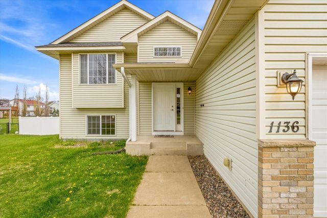 1136 Pioneer Trail SE, Cambridge, MN 55008