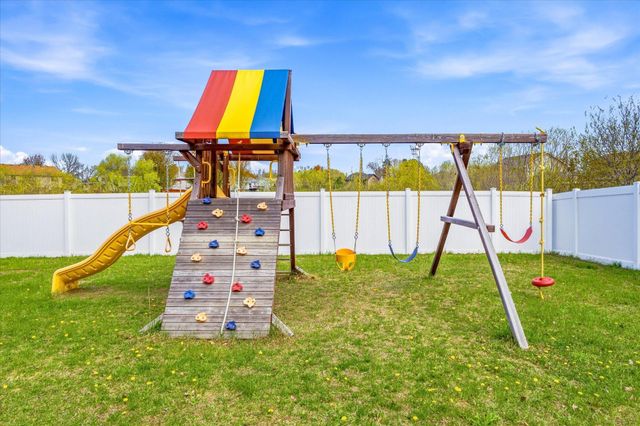 1136 Pioneer Trail SE, Cambridge, MN 55008
