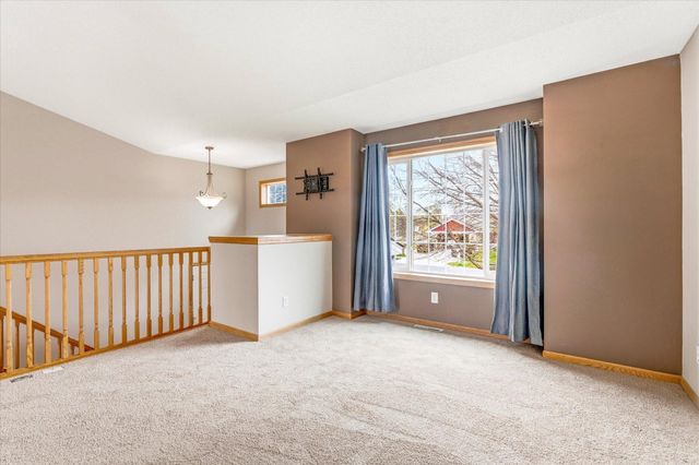 1136 Pioneer Trail SE, Cambridge, MN 55008