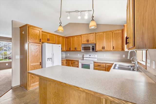 1136 Pioneer Trail SE, Cambridge, MN 55008