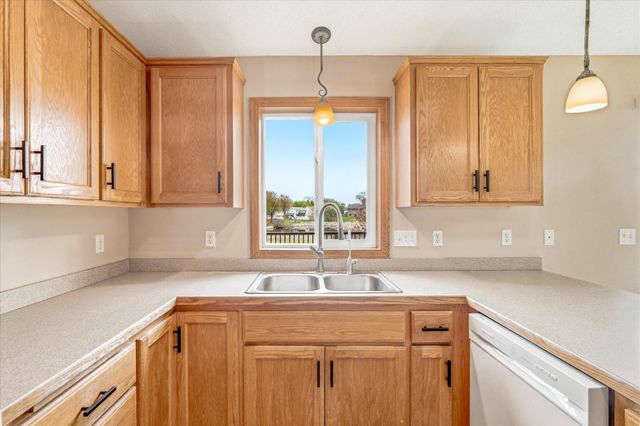 1136 Pioneer Trail SE, Cambridge, MN 55008