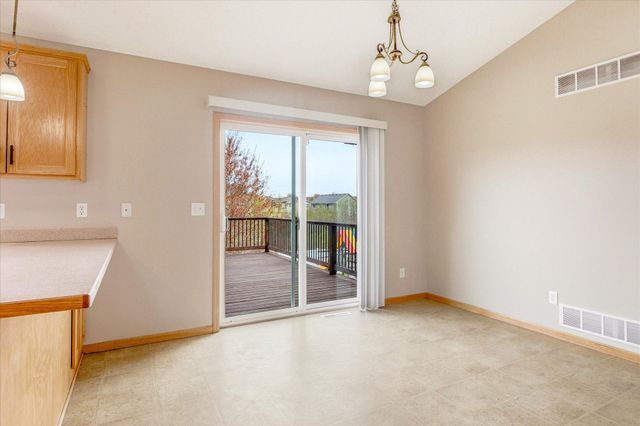 1136 Pioneer Trail SE, Cambridge, MN 55008
