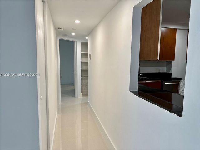 2851 NE 183rd St 109E, Aventura, FL 33160