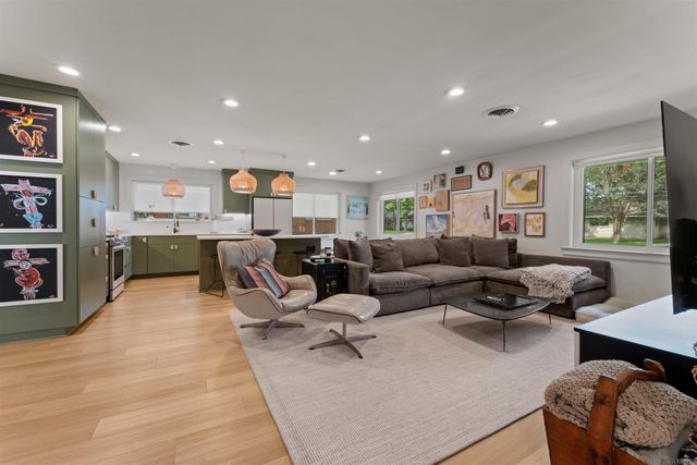 1076 Denbo Dr, Baton Rouge, LA 70806